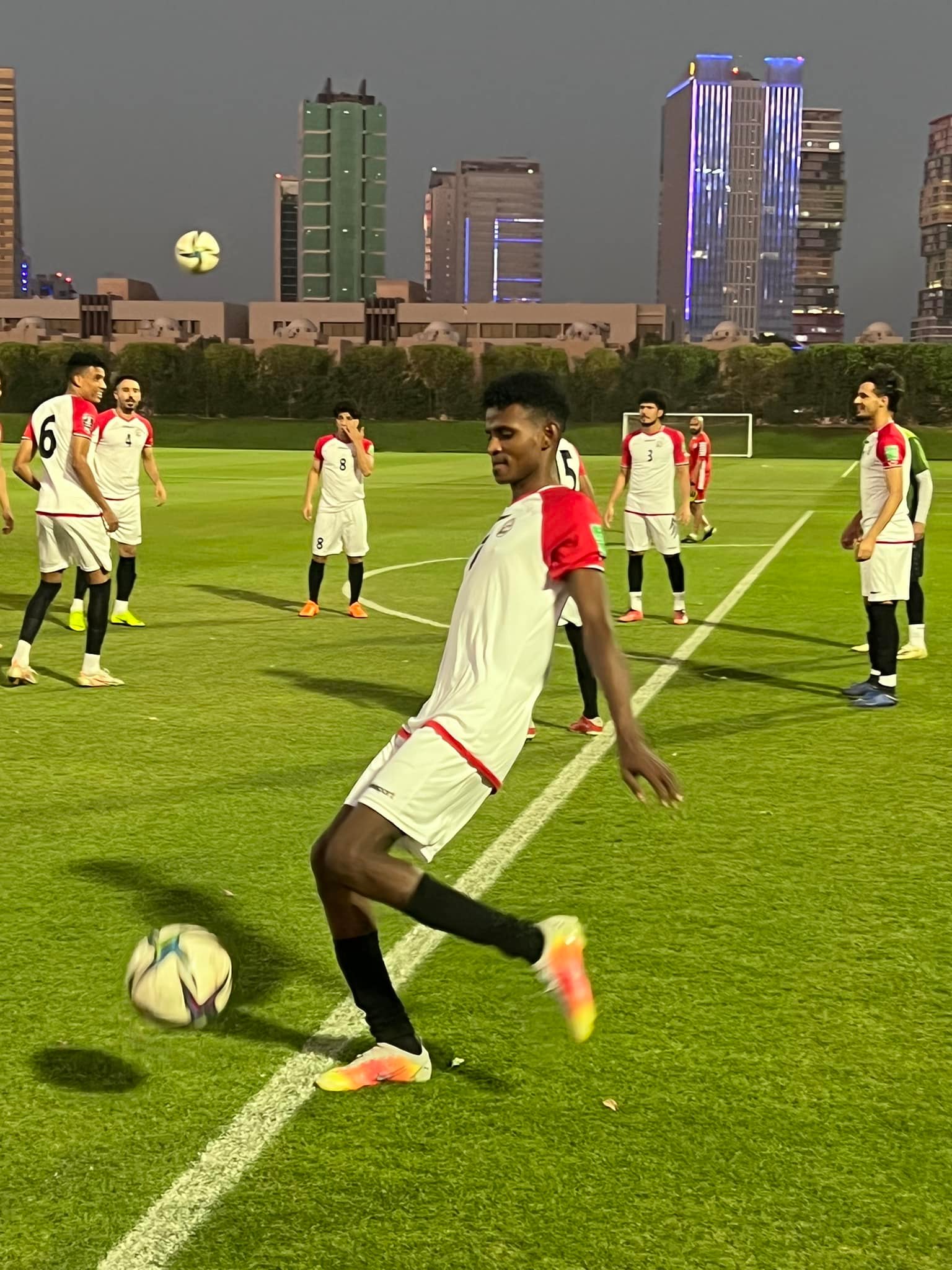 منتخبنا الوطني الأول يجري حصته التدريبية الأولى في الدوحة 